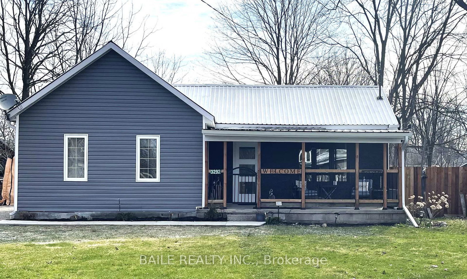 Detached House sold at 3292 Walnut Street, Brooke-Alvinston, Brooke Alvinston, N0N 1A0 - MLS: X12079920