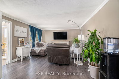 2147 Mer Bleue Rd, Ottawa - Avalon West image-0-3