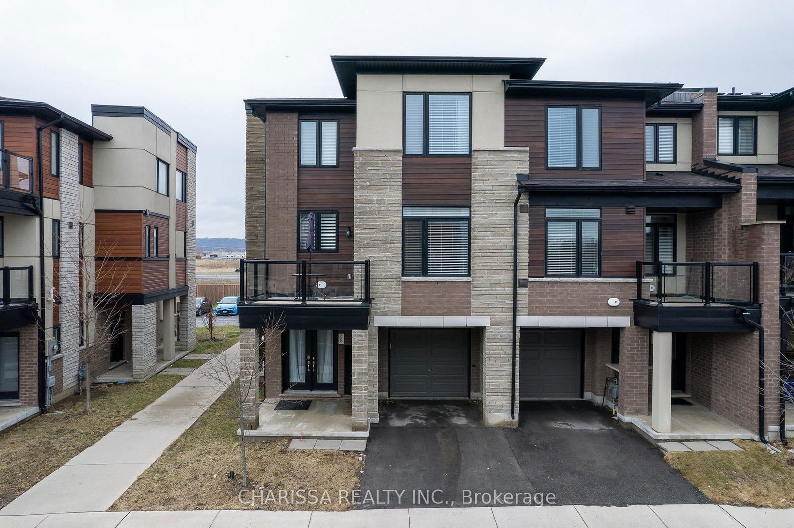 Townhouse for sale at 98-590 North Service Road, Hamilton, Stoney Creek, L8E 0K5 - MLS: X12080450