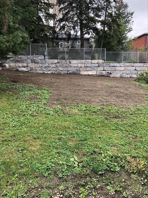 331 Euclid Ave, Peterborough East - 4 Central image-0-0