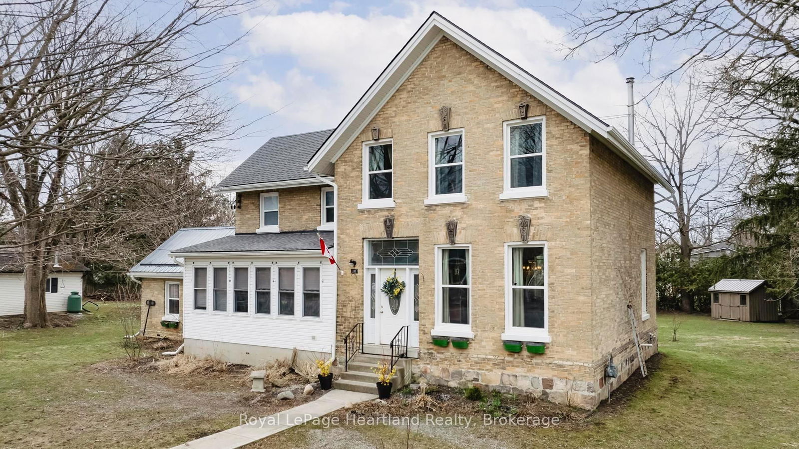 Detached House sold at 142 Maple Street, Central Huron, Clinton, N0M 1L0 - MLS: X12080798