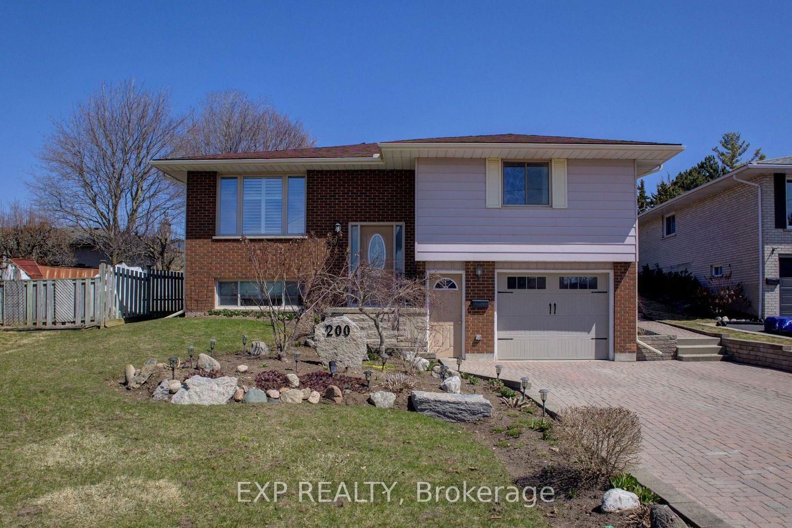 Detached House sold at 200 Williamsburg Road, Kitchener, N2E 2N2 - MLS: X12081020