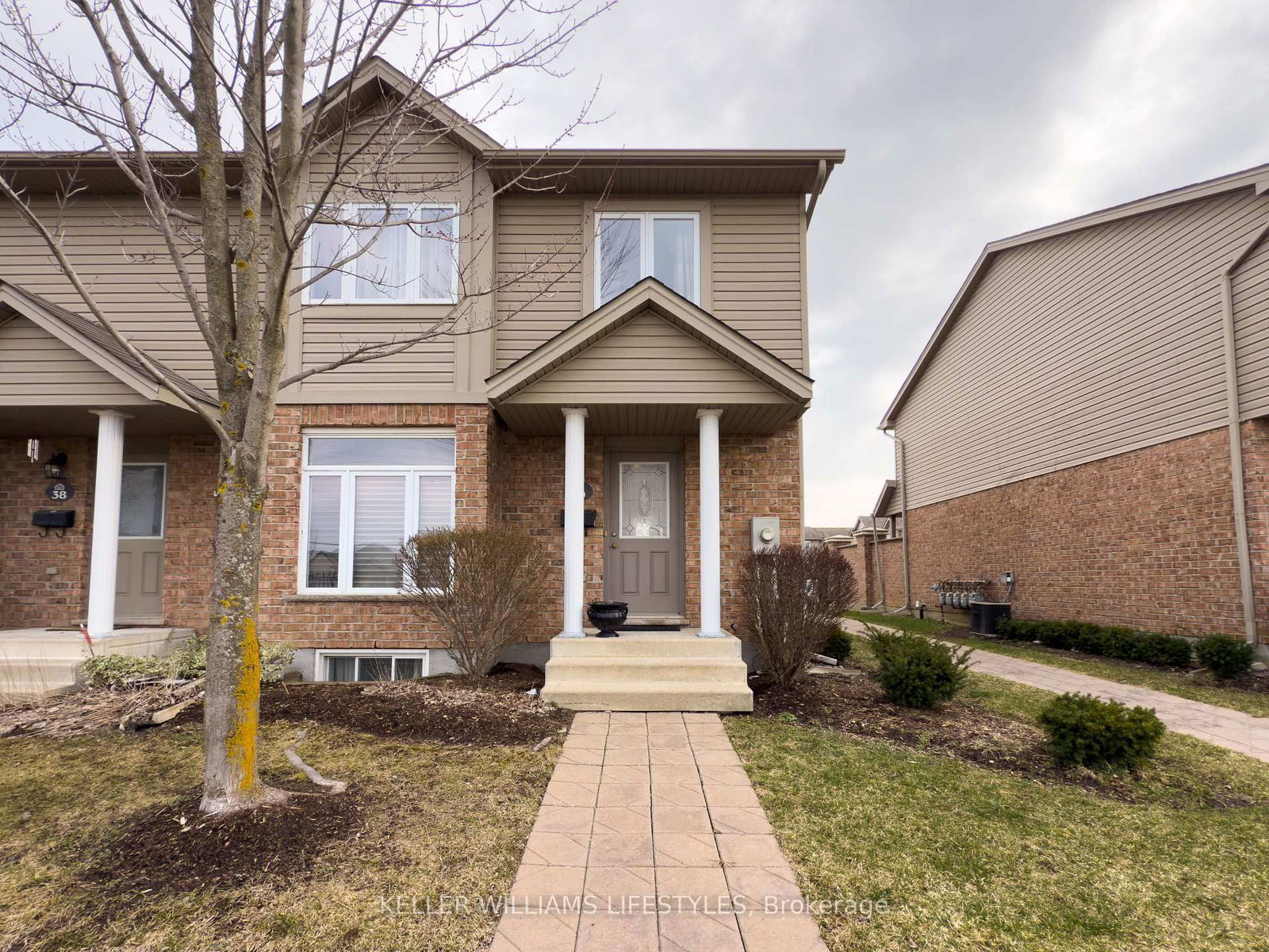 Townhouse sold at 40-1600 MICKLEBOROUGH Drive, London North, North I, N6G 5R9 - MLS: X12081110