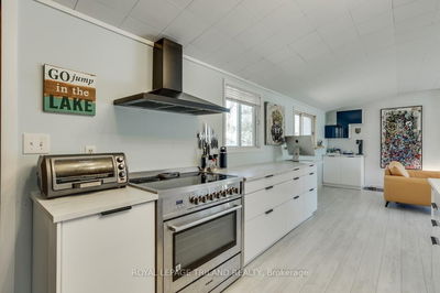 7933 KATHARINE Cres, Lambton Shores - Port Franks image-0-2
