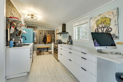 7933 KATHARINE Cres, Lambton Shores - Port Franks image-0-3