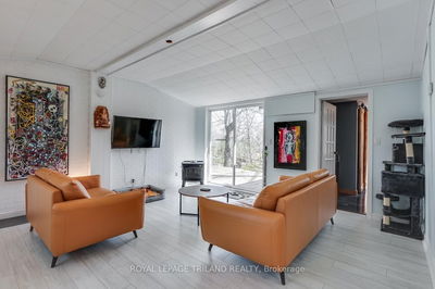 7933 KATHARINE Cres, Lambton Shores - Port Franks image-0-4