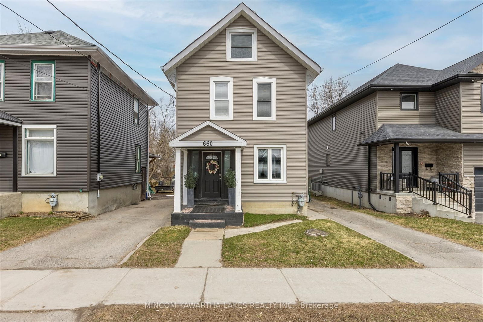 Detached House for sale at 660 Romaine Street, Peterborough Central, 3 South, K9J 2E4 - MLS: X12081396