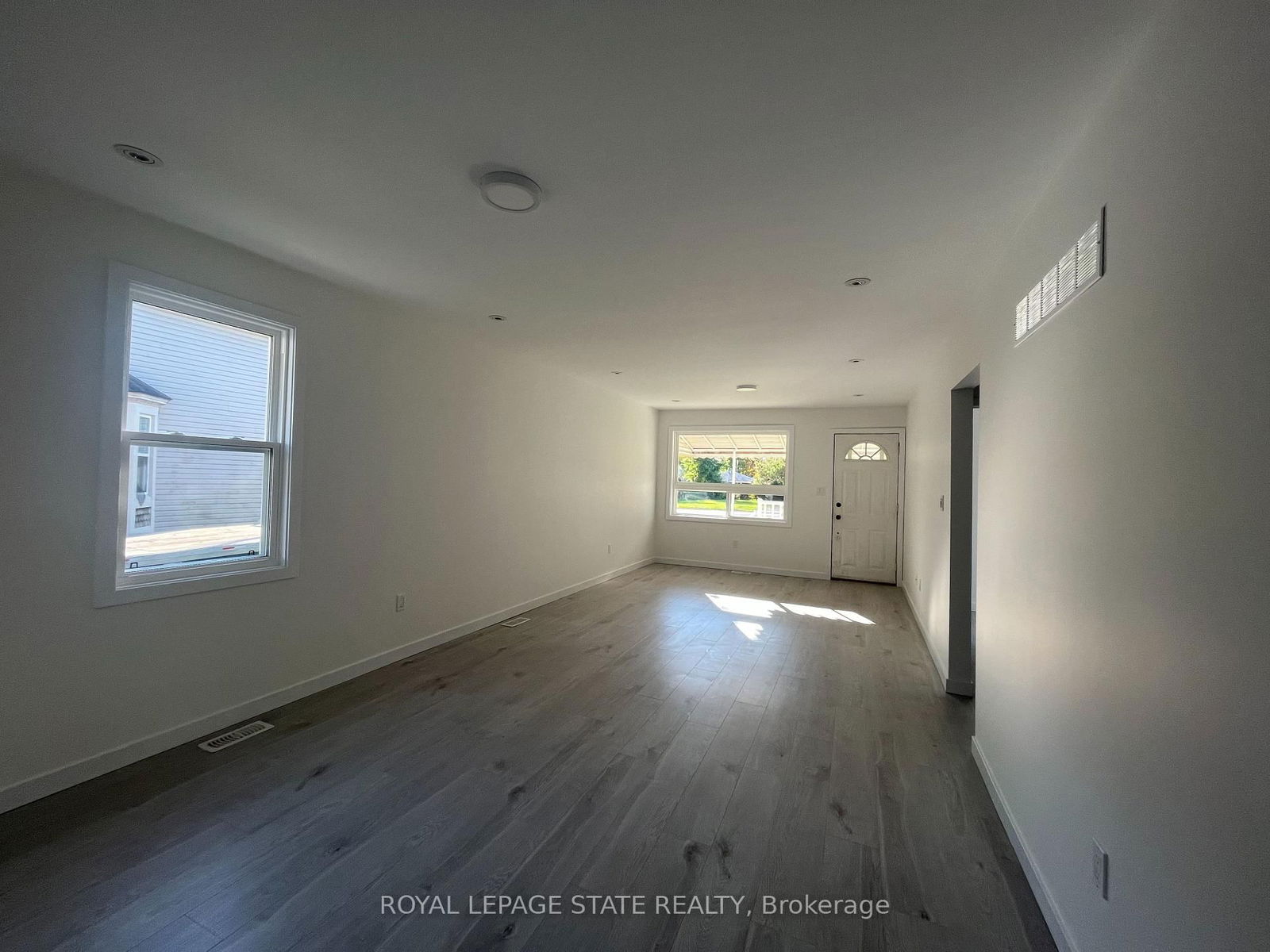 Detached House for lease at 6316 Montrose Road, Niagara Falls, West Wood, L2H 1L6 - MLS: X12081420