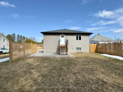 24 Wilson St, Chalk River - Chalk River and Laurentian Hills South image-0-1