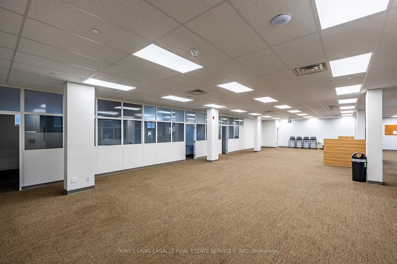 530 Manitou Dr, Kitchener, N2C 1L3 | Image 2