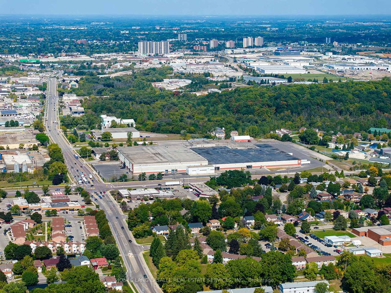 530 Manitou Dr, Kitchener, N2C 1L3 | Image 2