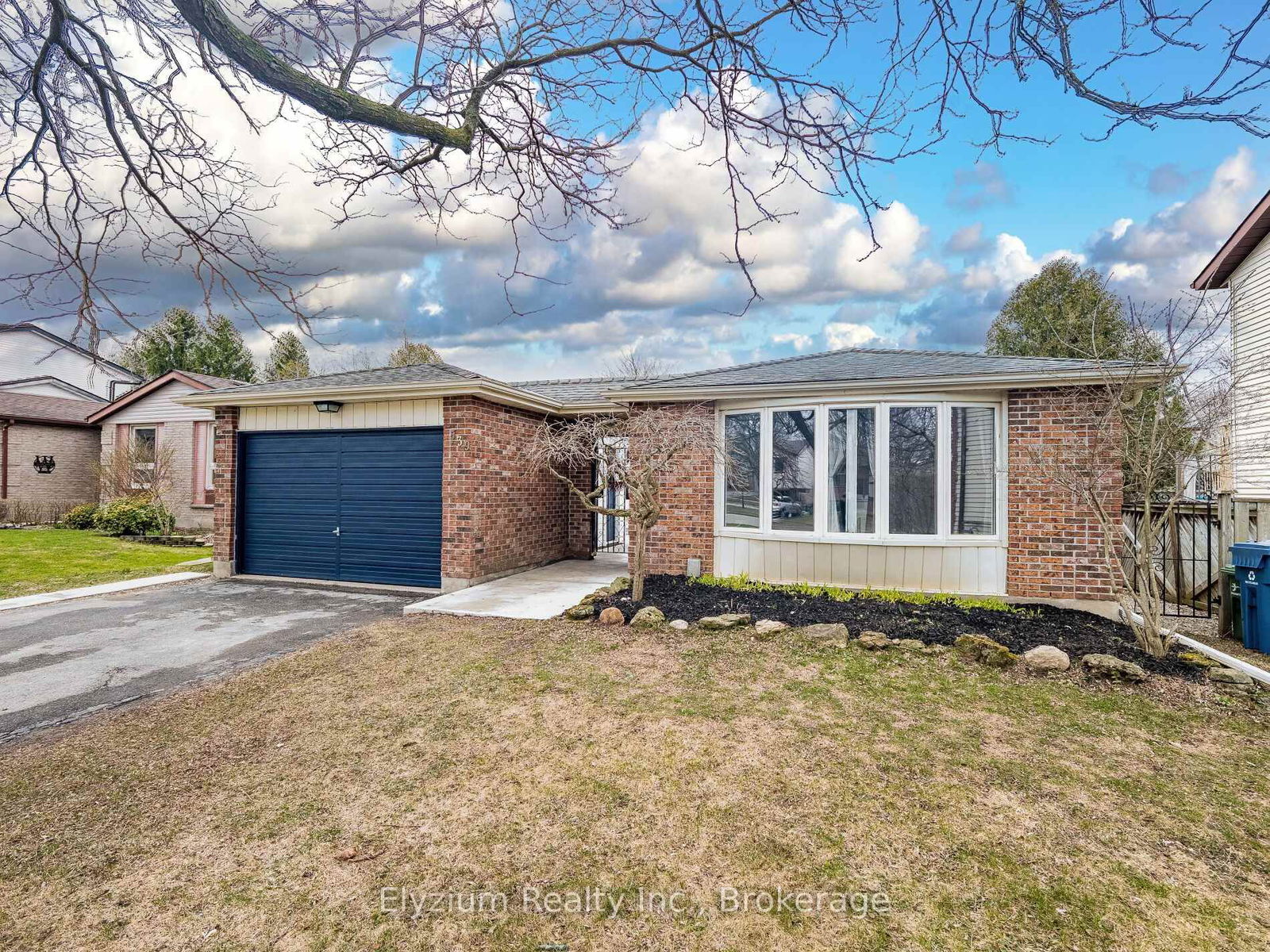 Detached House for sale at 539 Kortright Road, Guelph, Kortright West, N1G 3J6 - MLS: X12082107