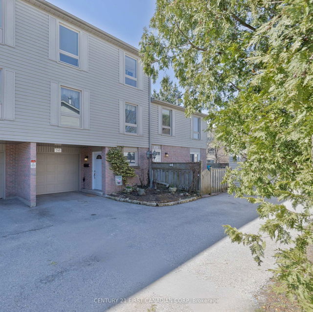 245 Everglade Crescent