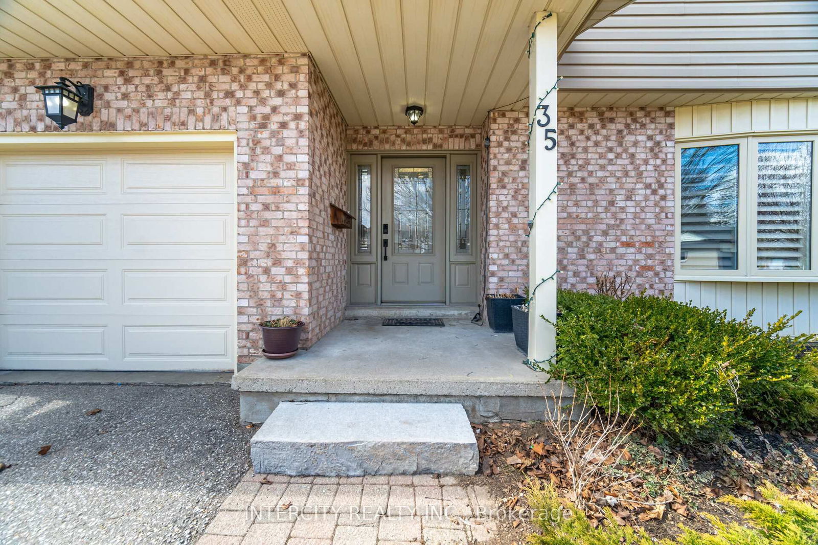 Detached House for sale at 35 Lower Canada Crescent, Kitchener, N2P 1E9 - MLS: X12082232