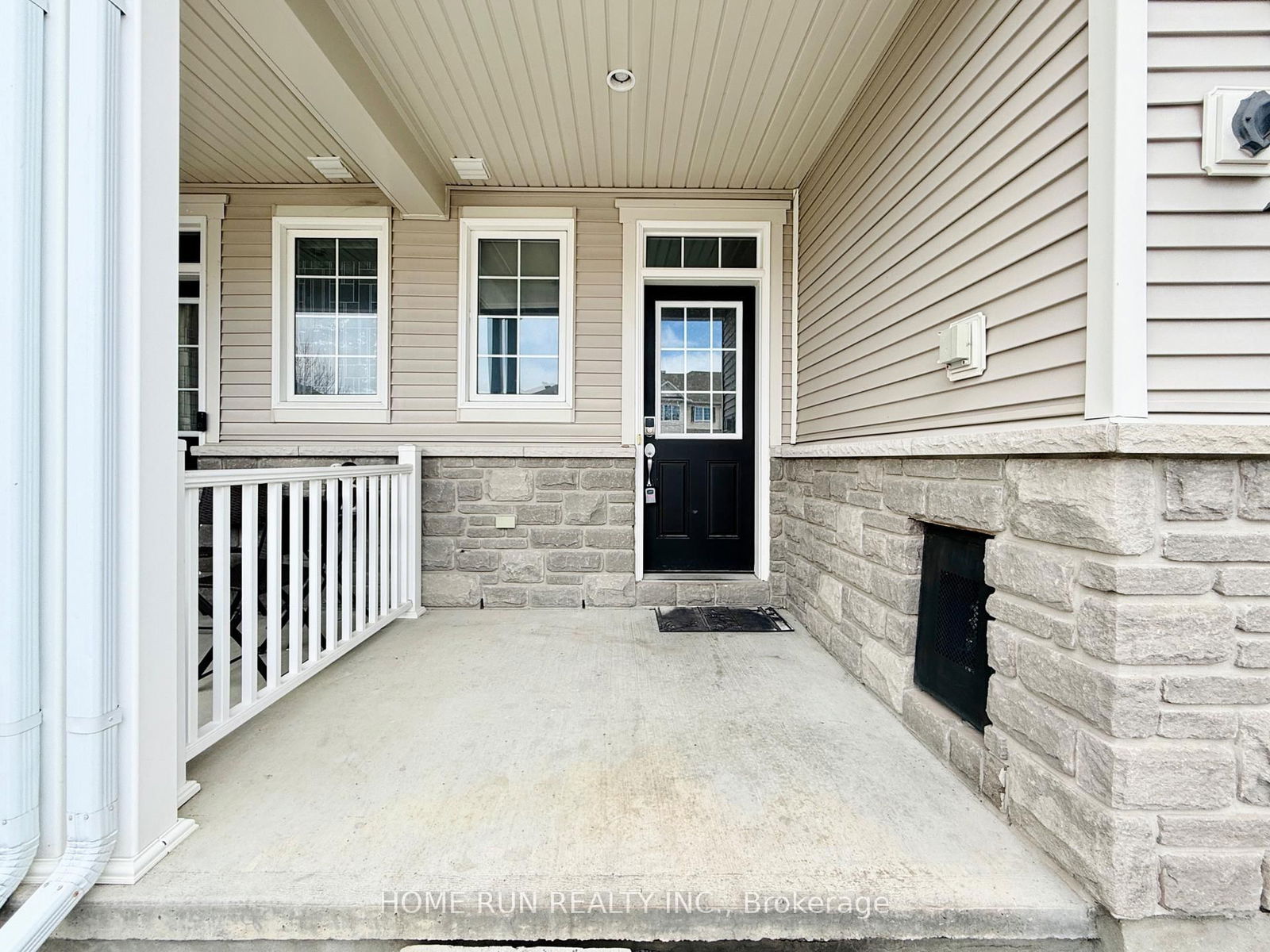 Townhouse leased at 183 Laramie Crescent, Ottawa, Barrhaven - Stonebridge, K2J 5Y3 - MLS: X12082332