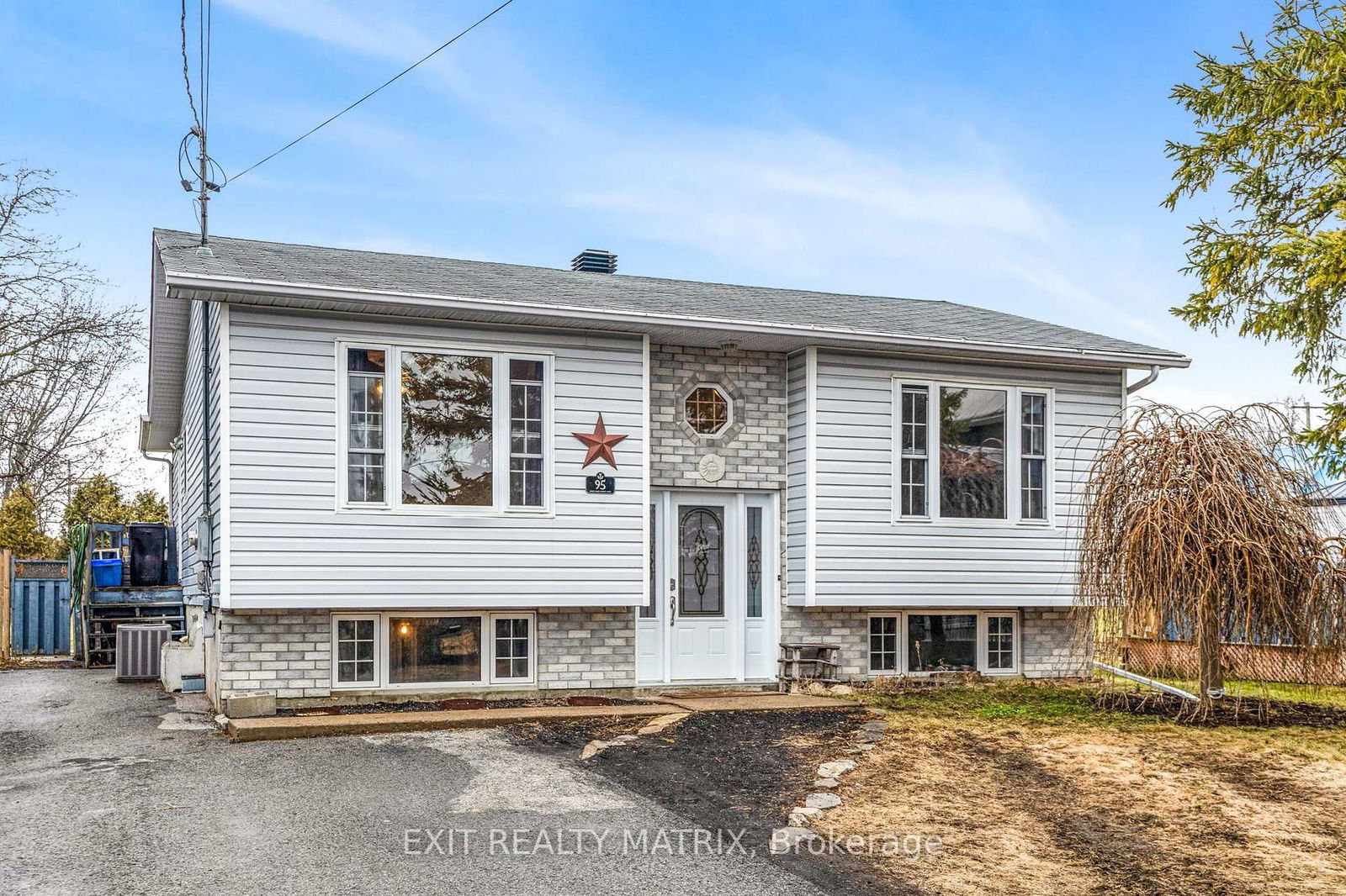 Detached House for sale at 95 St James Street, North Glengarry, Alexandria, K0C 1A0 - MLS: X12082494