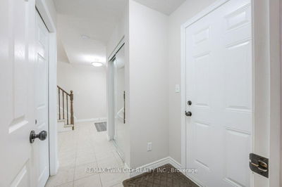 903 Frontenac Cres, Woodstock - South image-0-4