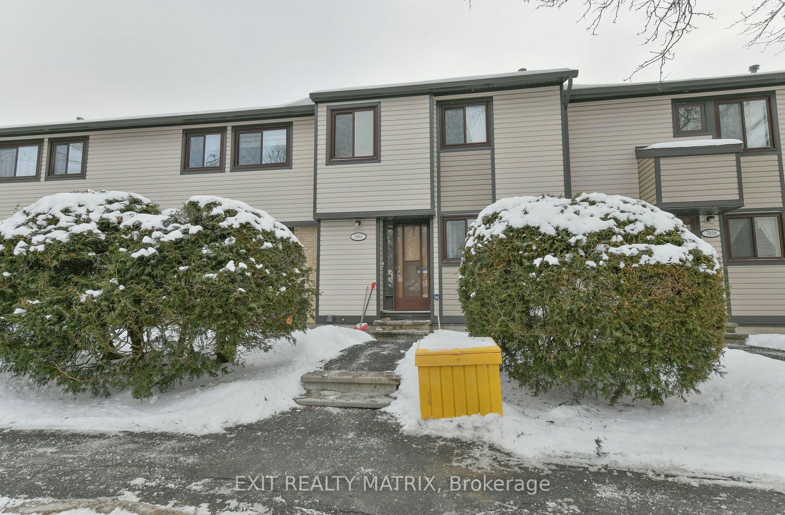 Townhouse sold at 10-7860 Jeanne D'arc Boulevard, Ottawa, Convent Glen North, K1C 2E9 - MLS: X12082584