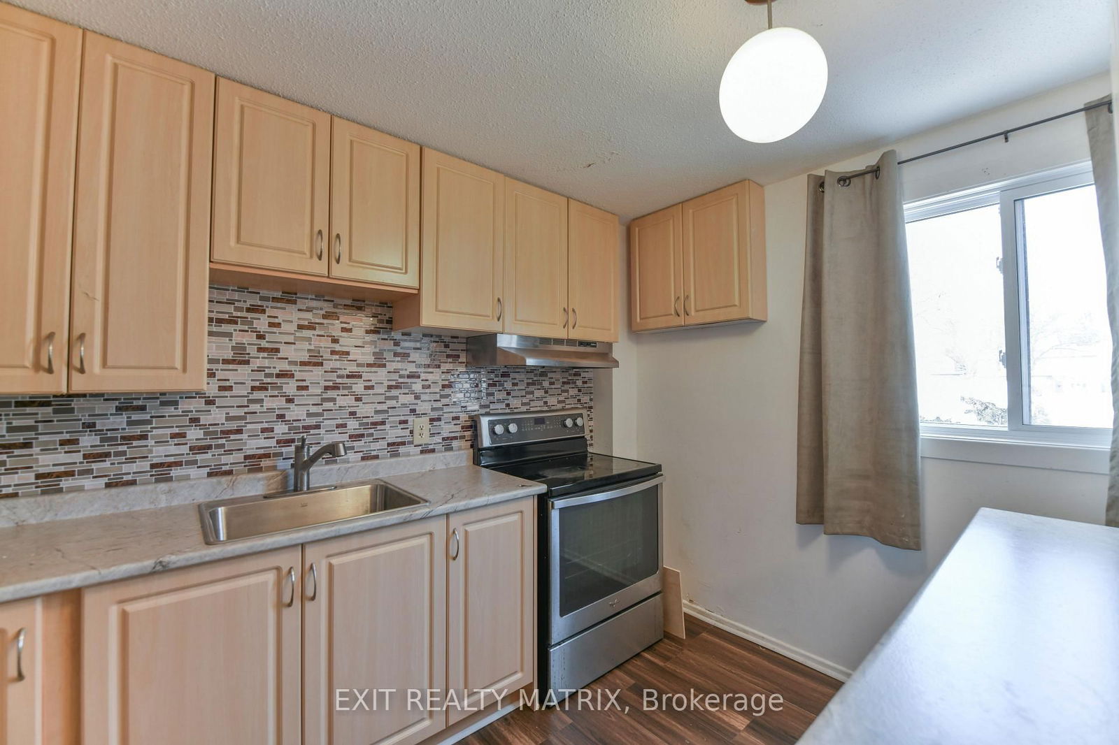 Townhouse sold at 10-7860 Jeanne D'arc Boulevard, Ottawa, Convent Glen North, K1C 2E9 - MLS: X12082584