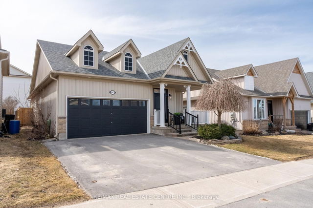 942 Greenwood Crescent