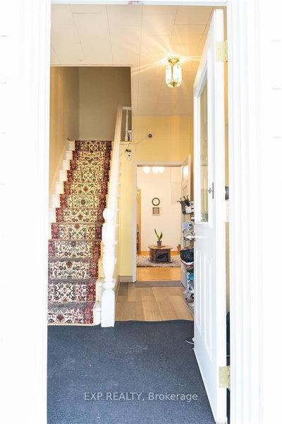 E 111 Albert Street E — photo 2