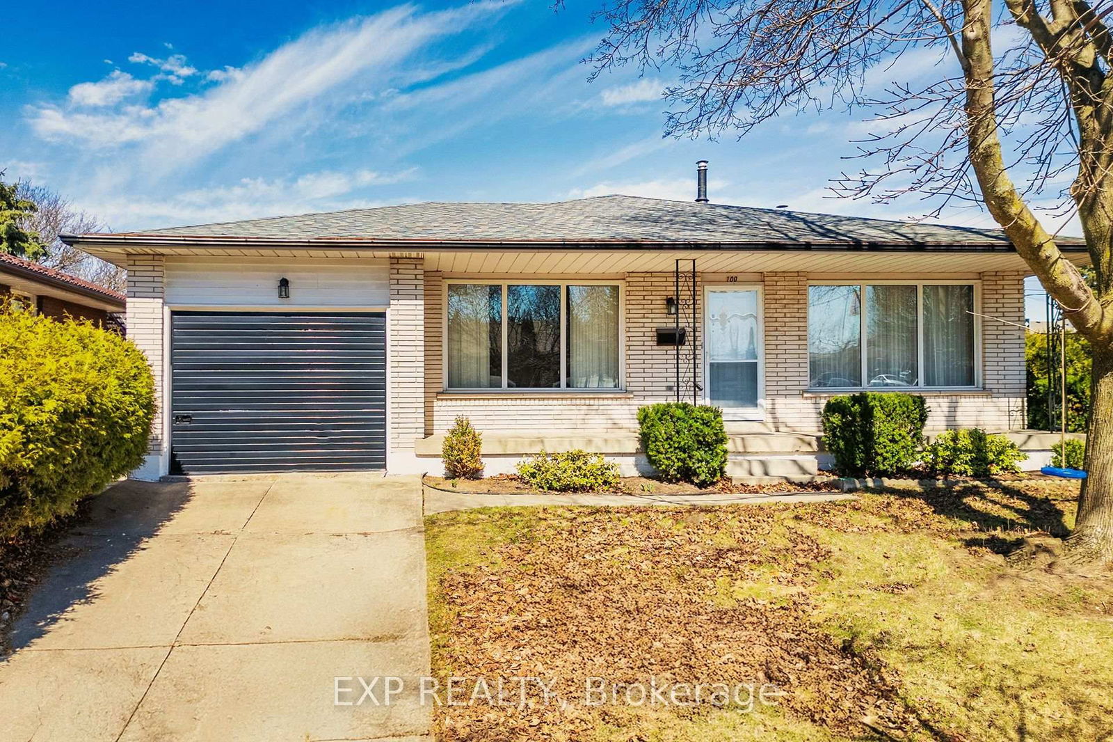 Detached House for sale at 100 Hadeland Avenue, Hamilton, Fessenden, L9C 5Z9 - MLS: X12082890