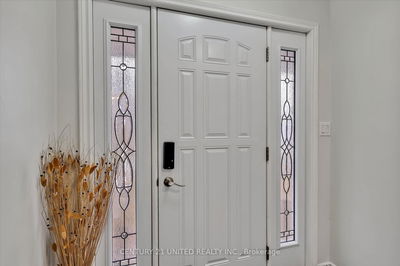 686 Corrigan Cres, Peterborough South - 5 East image-0-4