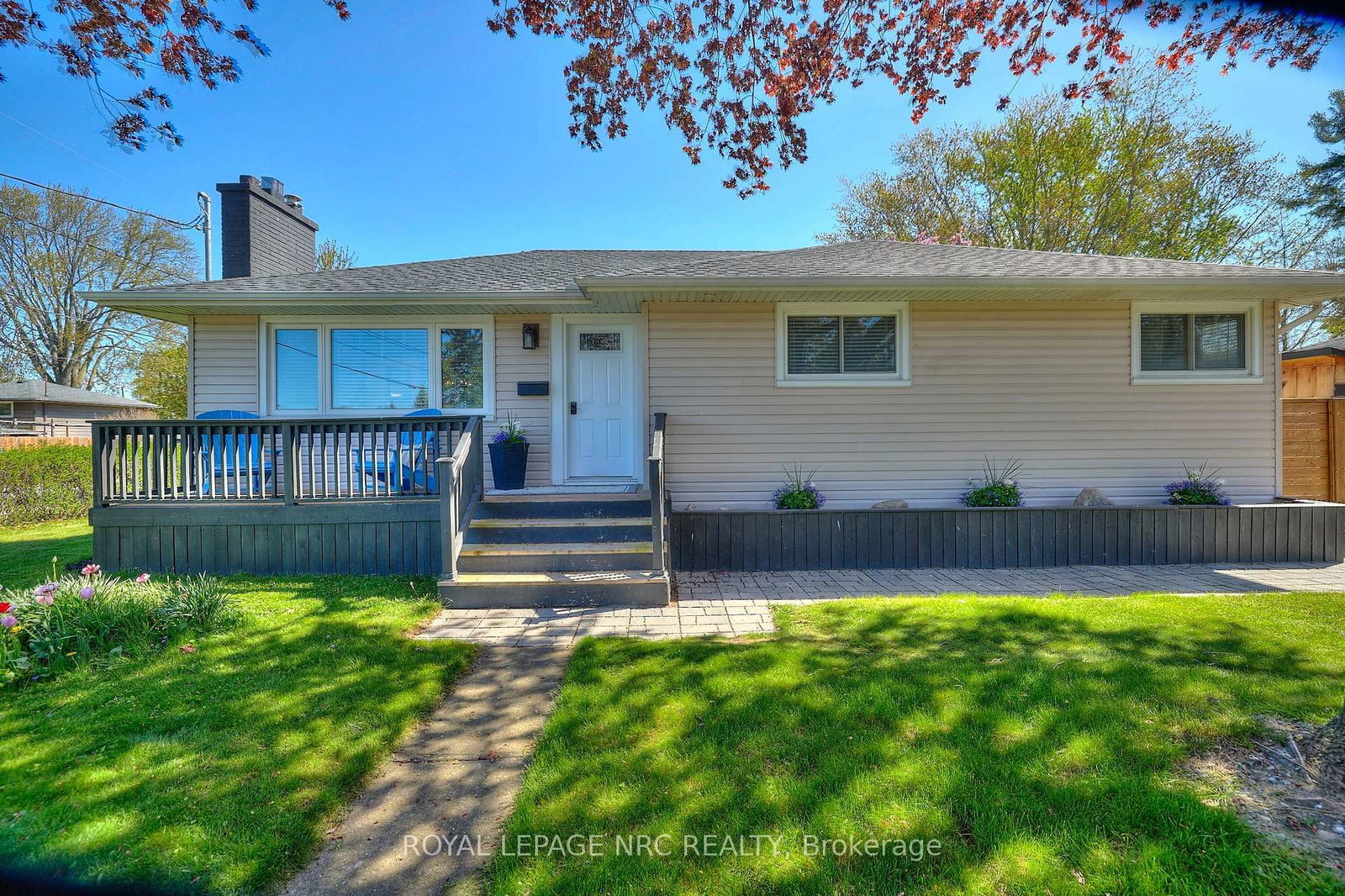 Detached House for sale at 12 CORBETT Avenue, St. Catharines, Port Dalhousie, L2N 5M5 - MLS: X12083033
