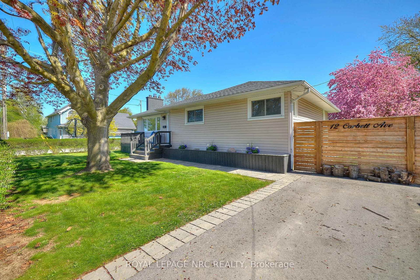 Detached House for sale at 12 CORBETT Avenue, St. Catharines, Port Dalhousie, L2N 5M5 - MLS: X12083033