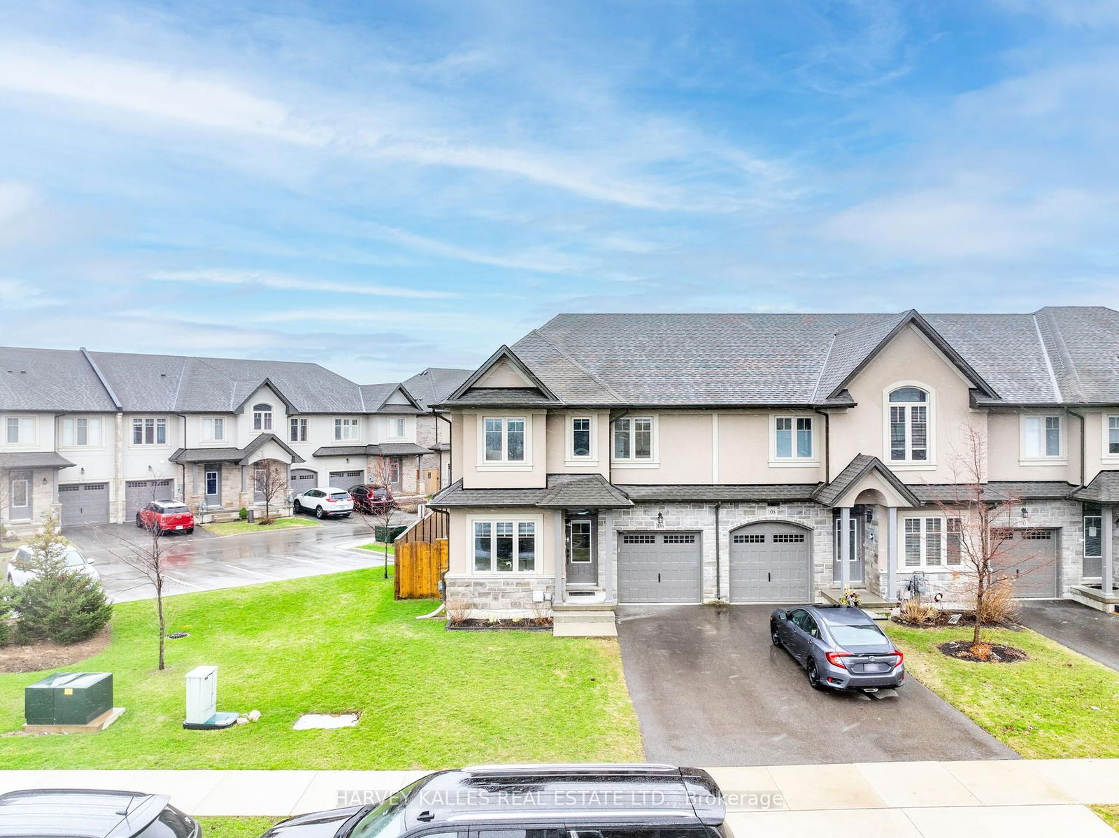 Townhouse sold at 106 Shoreview Place, Hamilton, Lakeshore, L8E 0J4 - MLS: X12083074
