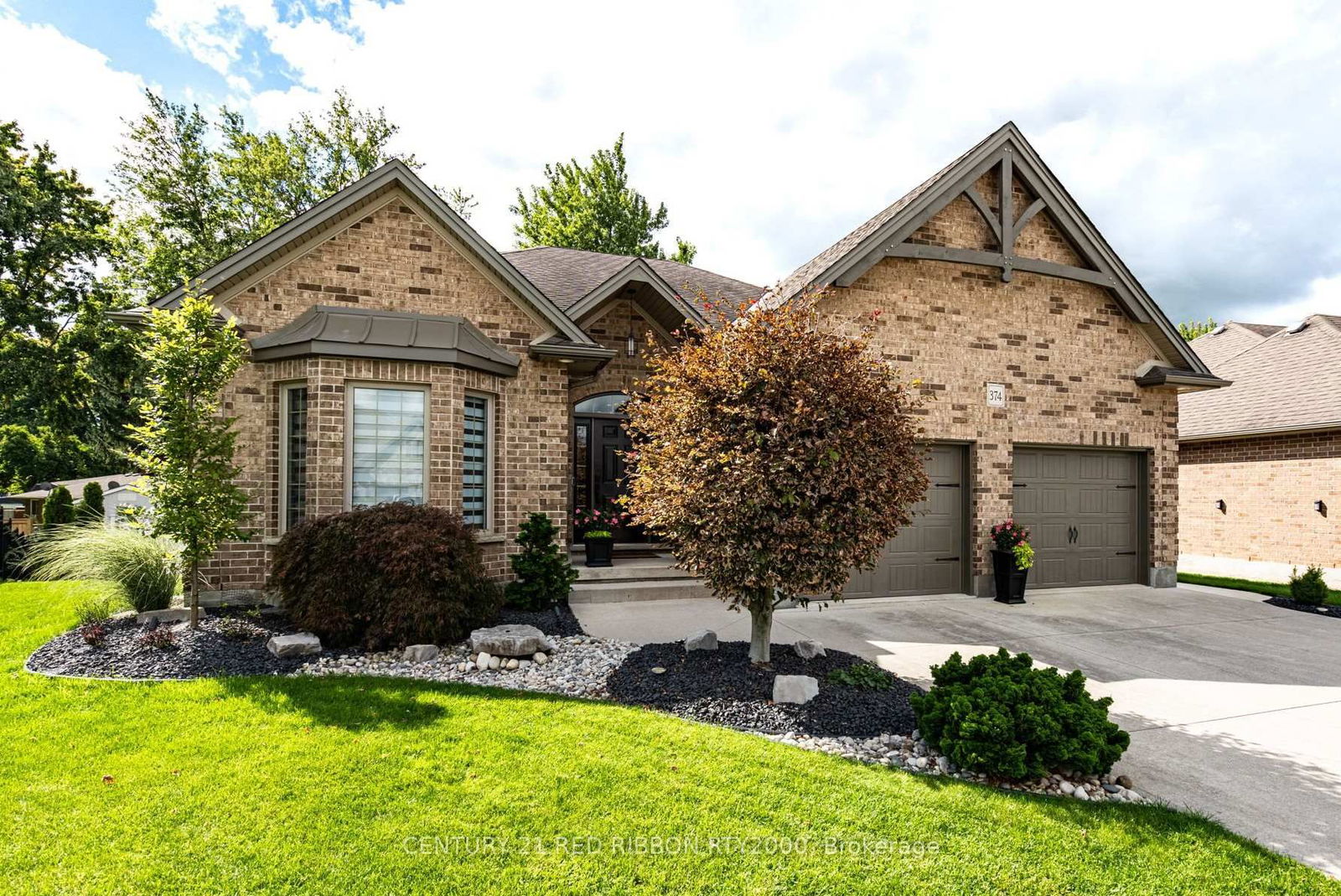 Detached House sold at 374 MacDonald Street, Strathroy-Caradoc, NE, N7G 0B1 - MLS: X12083128