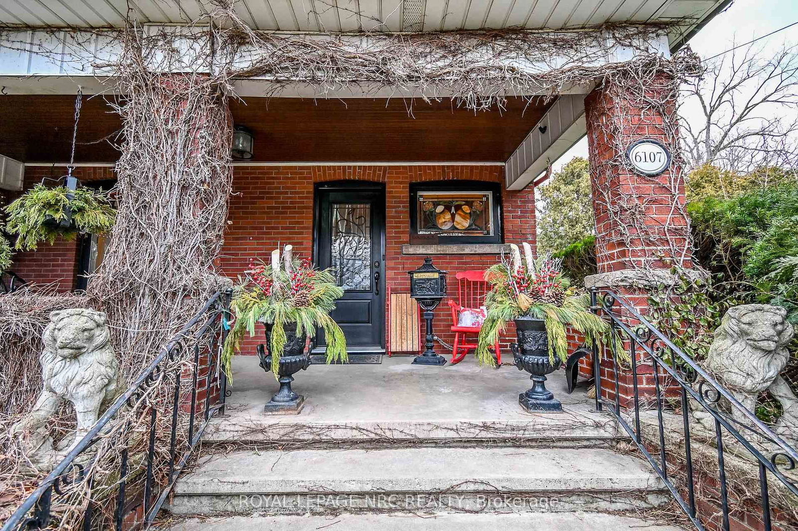 Detached House for sale at 6107 Barker Street, Niagara Falls, Dorchester, L2G 1Y5 - MLS: X12083240