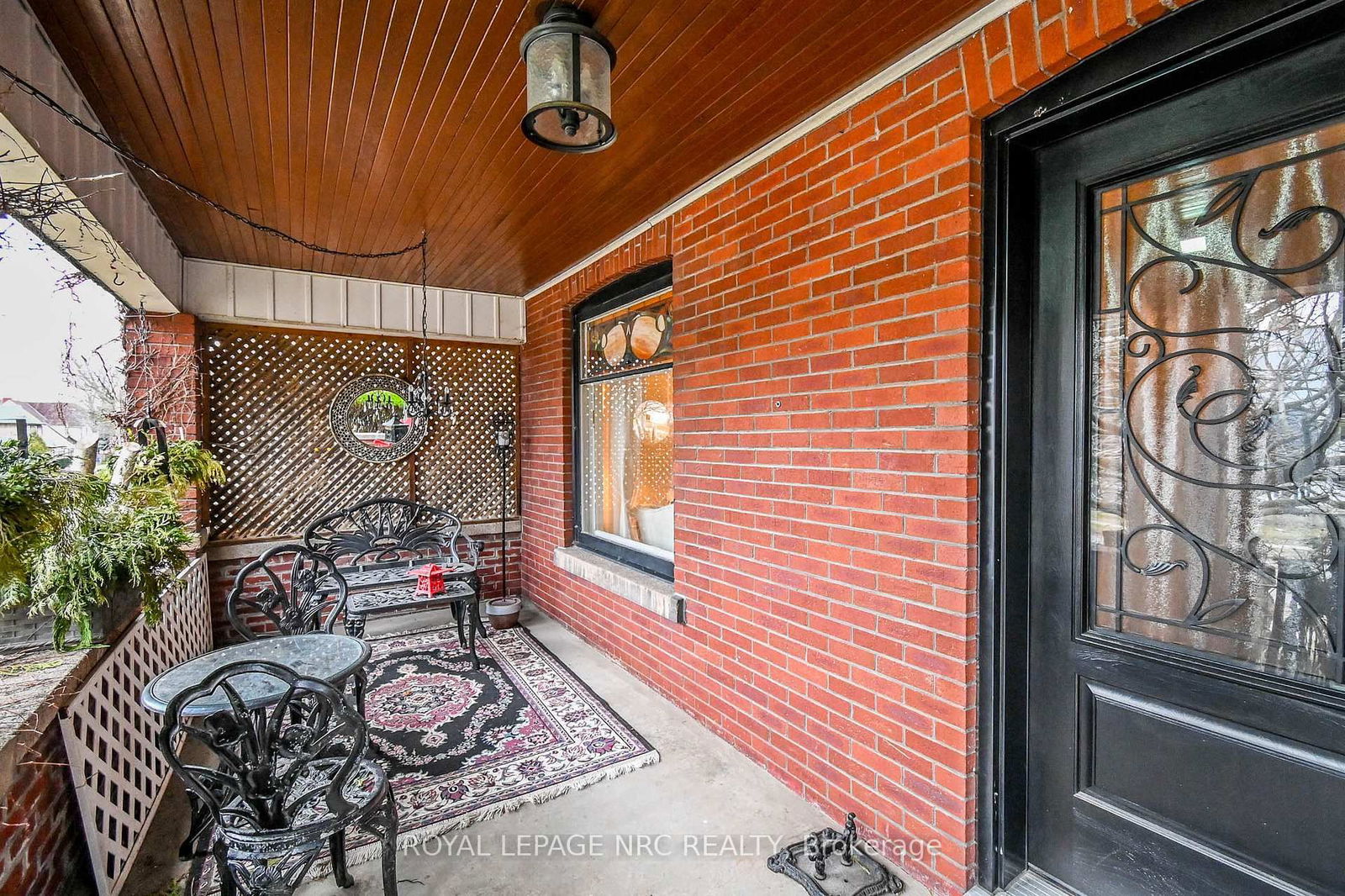 Detached House for sale at 6107 Barker Street, Niagara Falls, Dorchester, L2G 1Y5 - MLS: X12083240