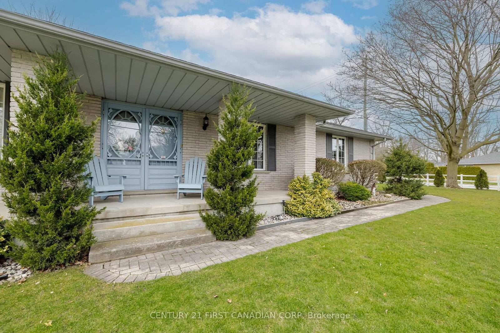 Detached House for sale at 196 Hull Road, Strathroy-Caradoc, NE, N7G 3P2 - MLS: X12083263