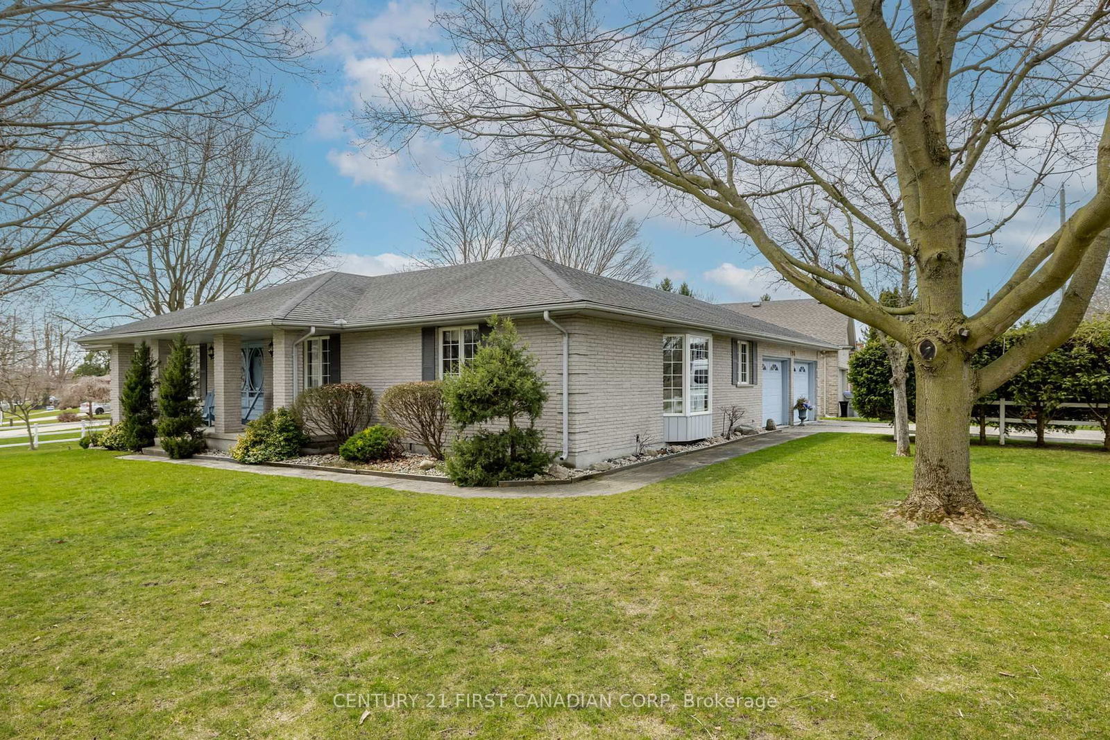 Detached House for sale at 196 Hull Road, Strathroy-Caradoc, NE, N7G 3P2 - MLS: X12083263