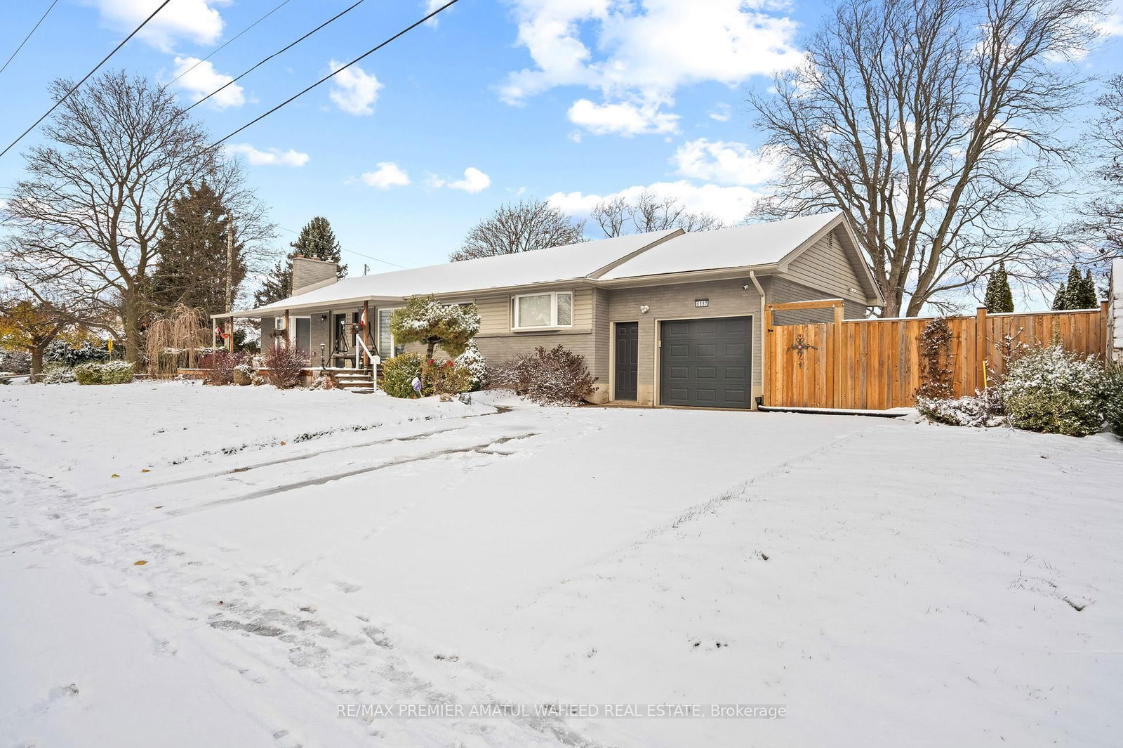 Detached House sold at 6597 Huggins Street, Niagara Falls, Stamford, L2J 1H3 - MLS: X12083563