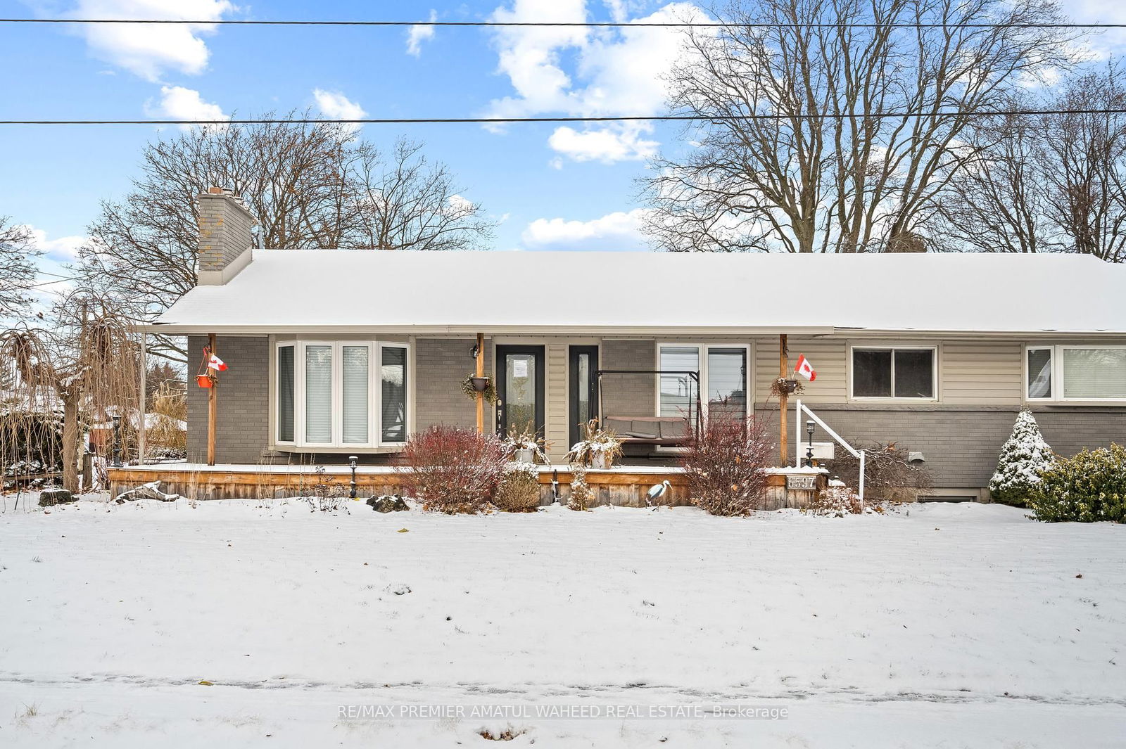 Detached House sold at 6597 Huggins Street, Niagara Falls, Stamford, L2J 1H3 - MLS: X12083563