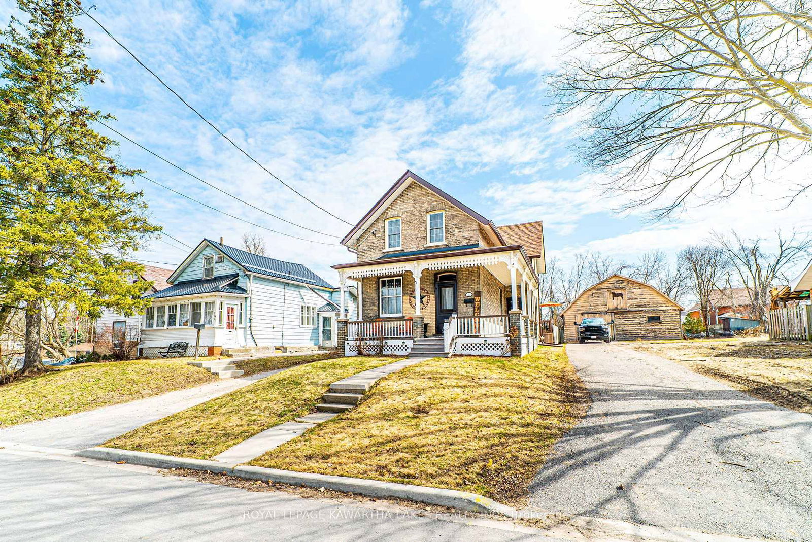Detached House for sale at 42 Caroline Street, Kawartha Lakes, Lindsay, K9V 1T1 - MLS: X12083749