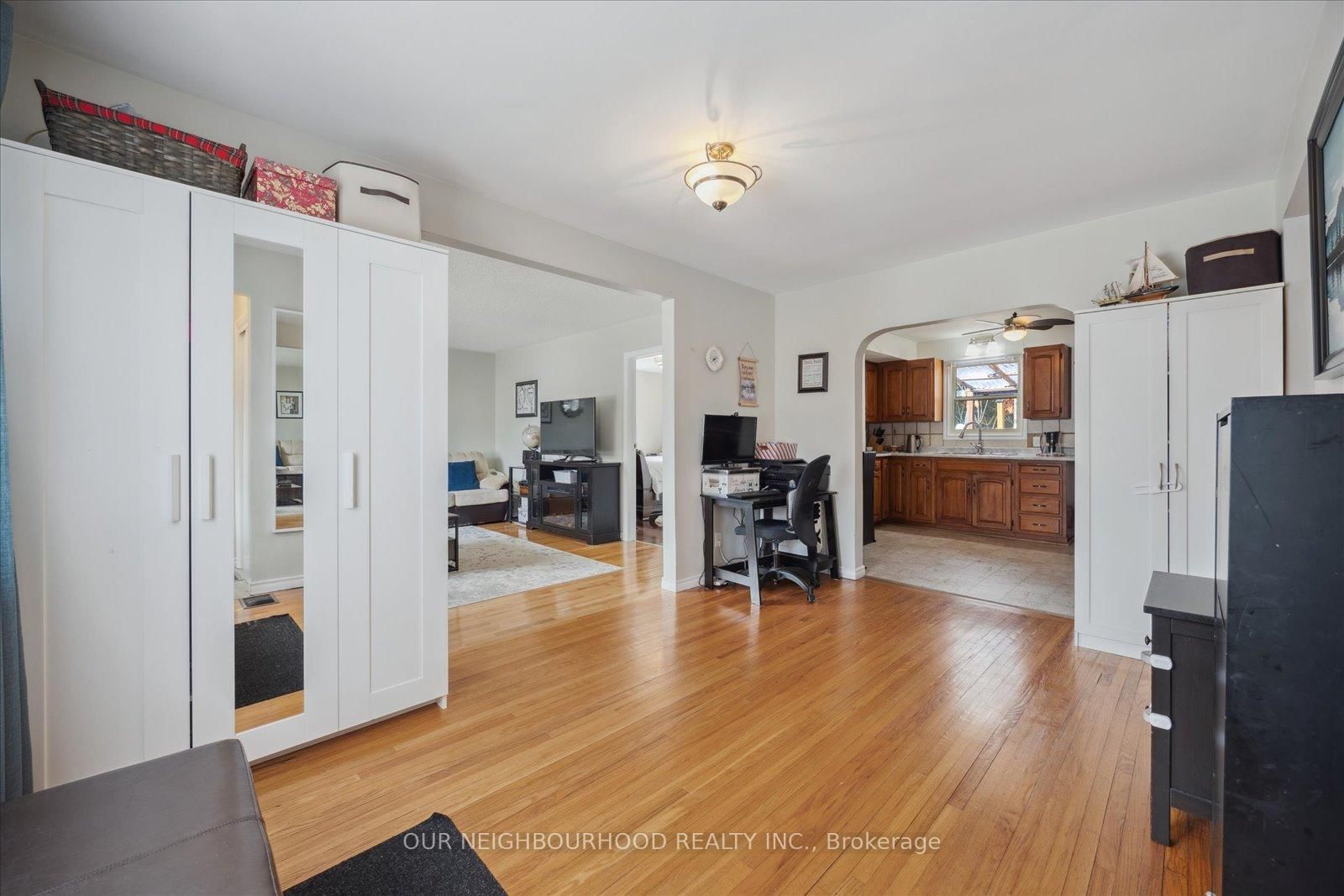 Listing Image 7