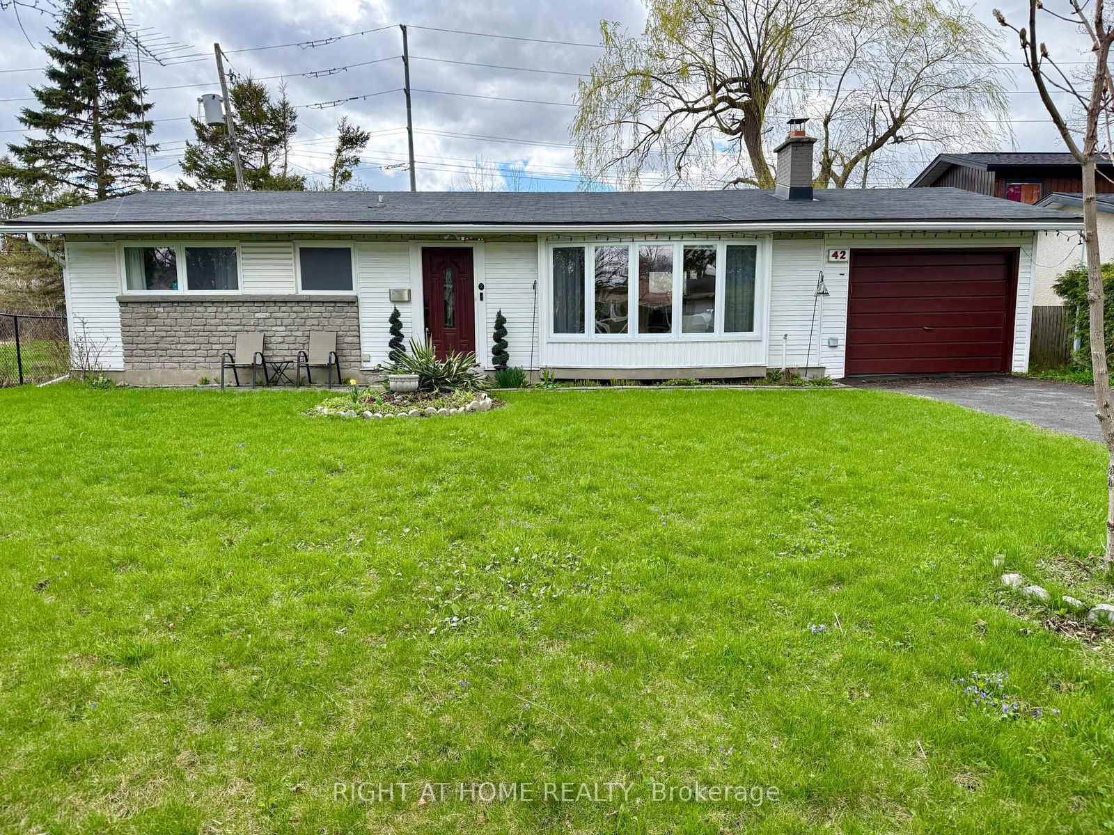 Detached House for sale at 42 Cleadon Drive, Ottawa, Crystal Beach, K2H 5P3 - MLS: X12084375