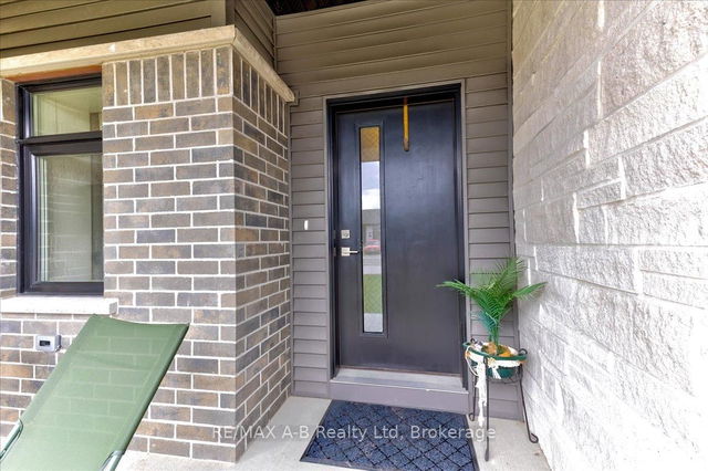 98 ROWE Avenue