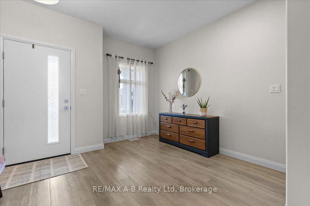 98 ROWE Avenue