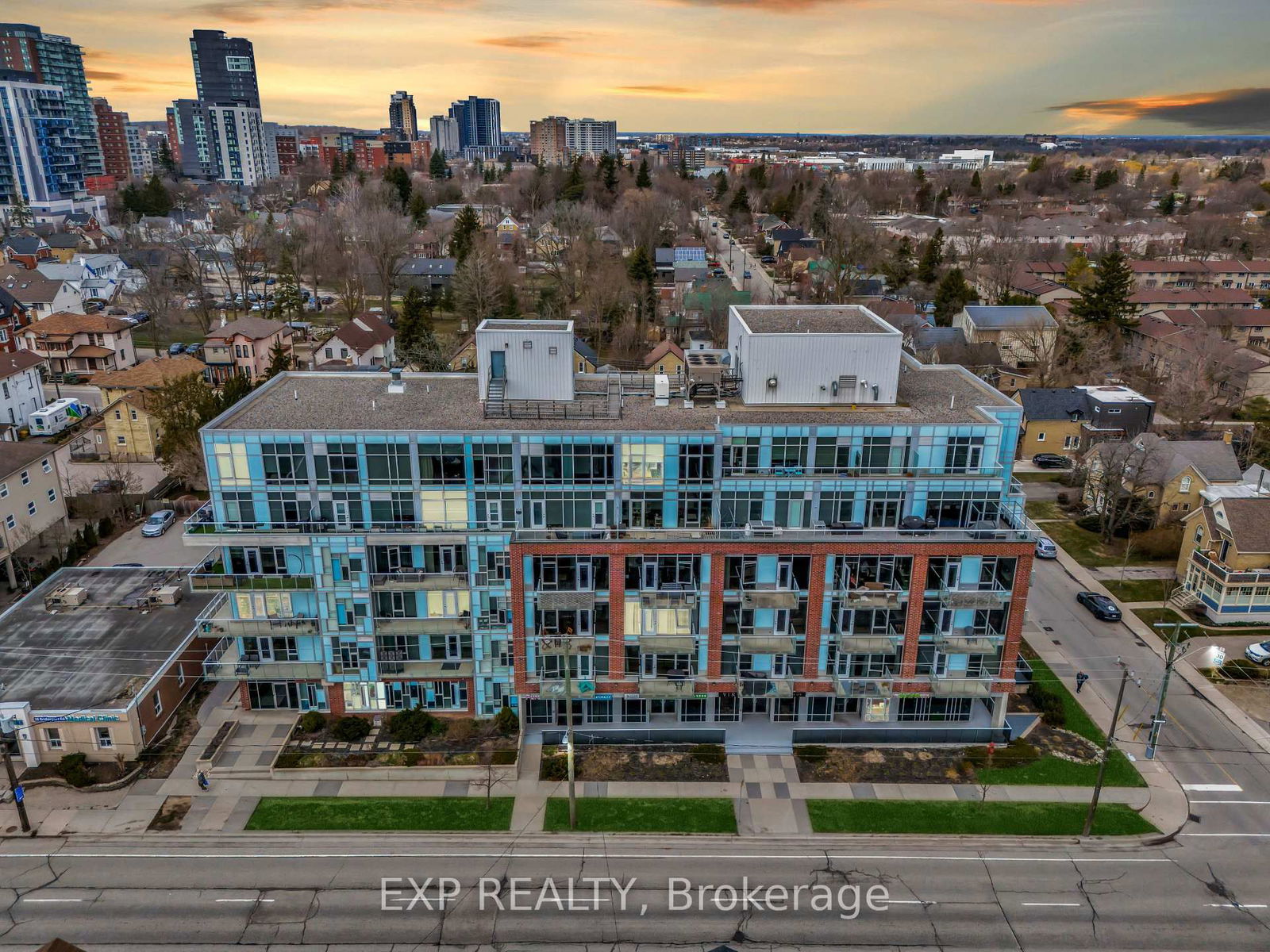 Condo sold at 206-42 Bridgeport Road, Waterloo, N2J 0B3 - MLS: X12084724