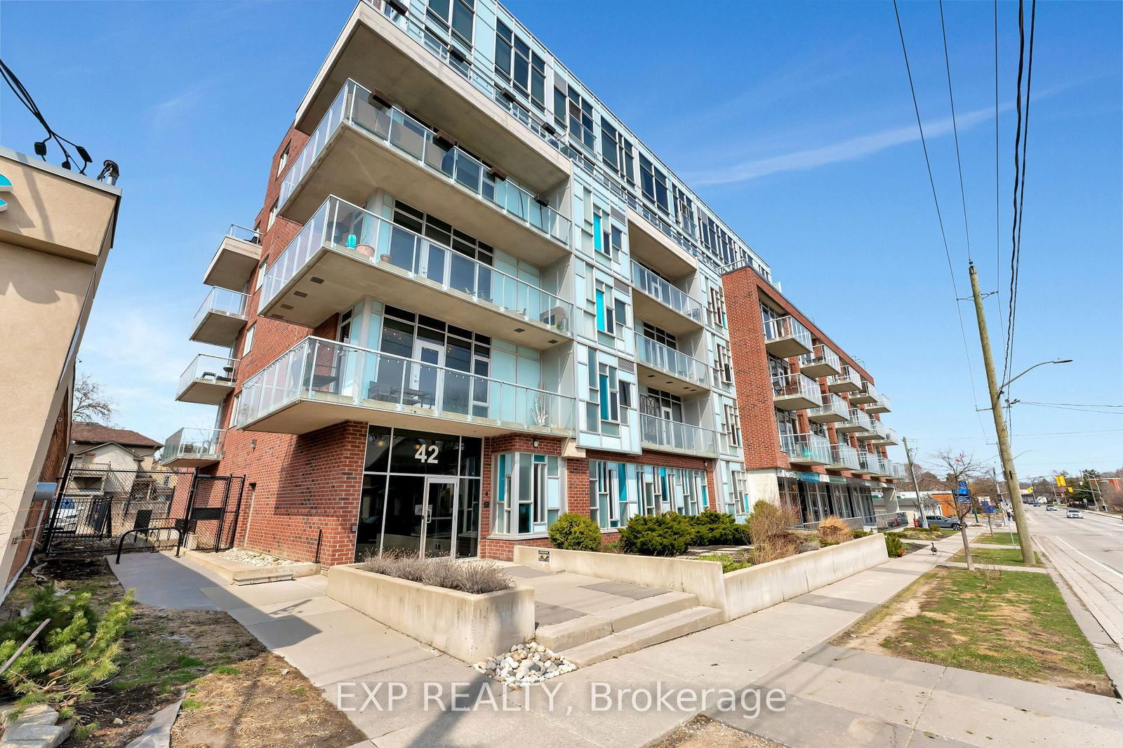 Condo sold at 206-42 Bridgeport Road, Waterloo, N2J 0B3 - MLS: X12084724