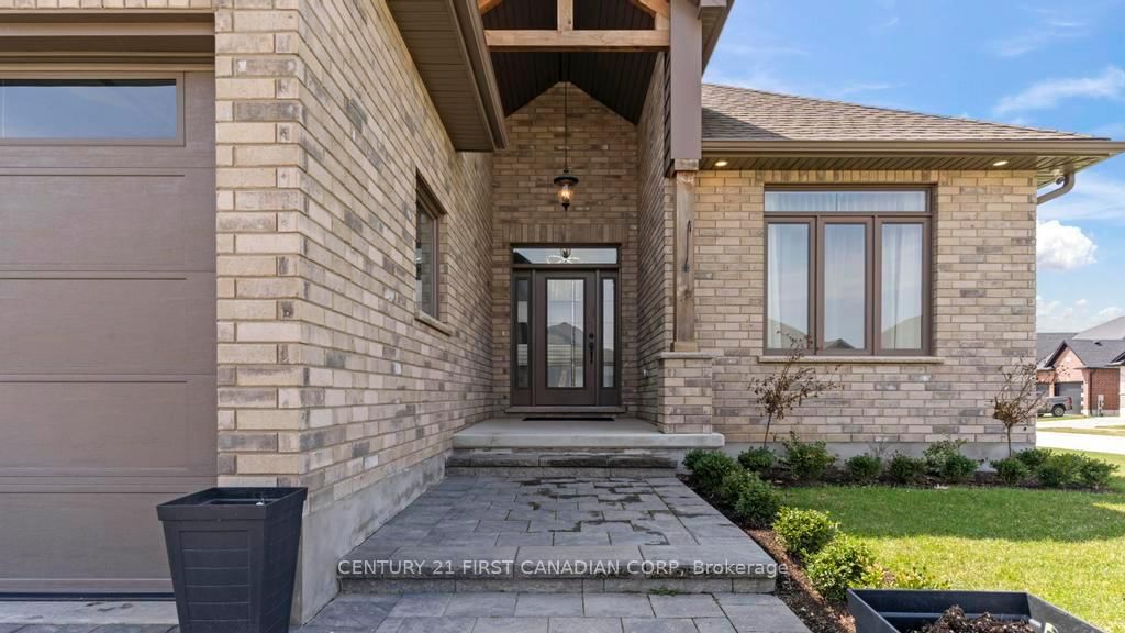 Detached House for sale at 27 Elliot Street, Strathroy-Caradoc, SE, N7G 0H1 - MLS: X12084833
