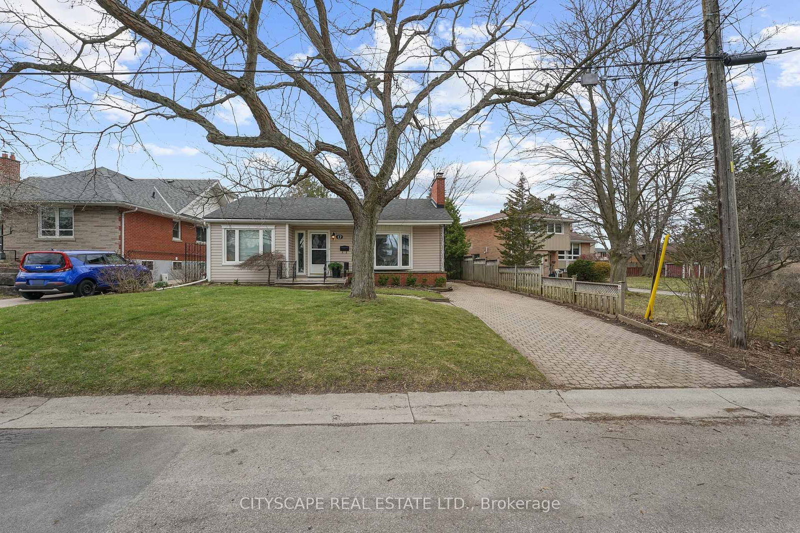 Detached House for sale at 17 Rita Street, Hamilton, Dundas, L9H 4S1 - MLS: X12085086