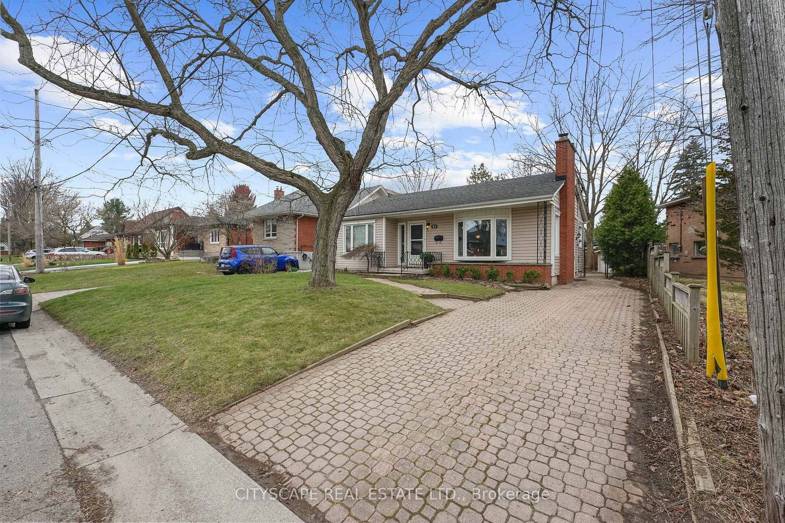 Detached House for sale at 17 Rita Street, Hamilton, Dundas, L9H 4S1 - MLS: X12085086