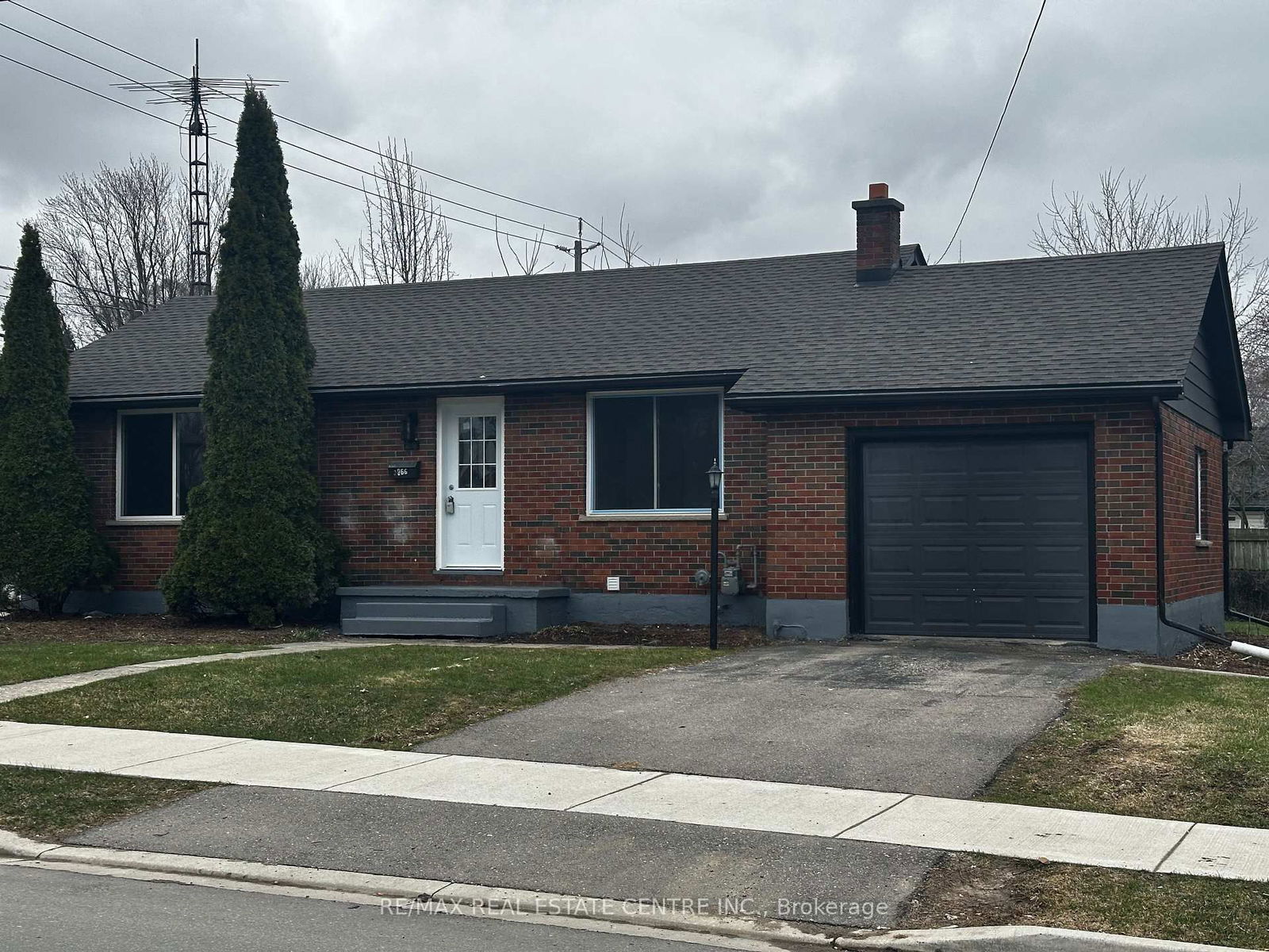 Detached House sold at 266 Fifth Avenue, Woodstock, N4S 2G1 - MLS: X12085317