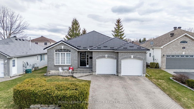 21 Loyalist Pl, Brockville - Brockville image-0-0