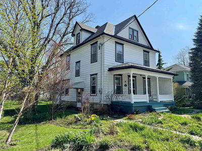 8 Queen St, Prince Edward County - Picton image-0-2
